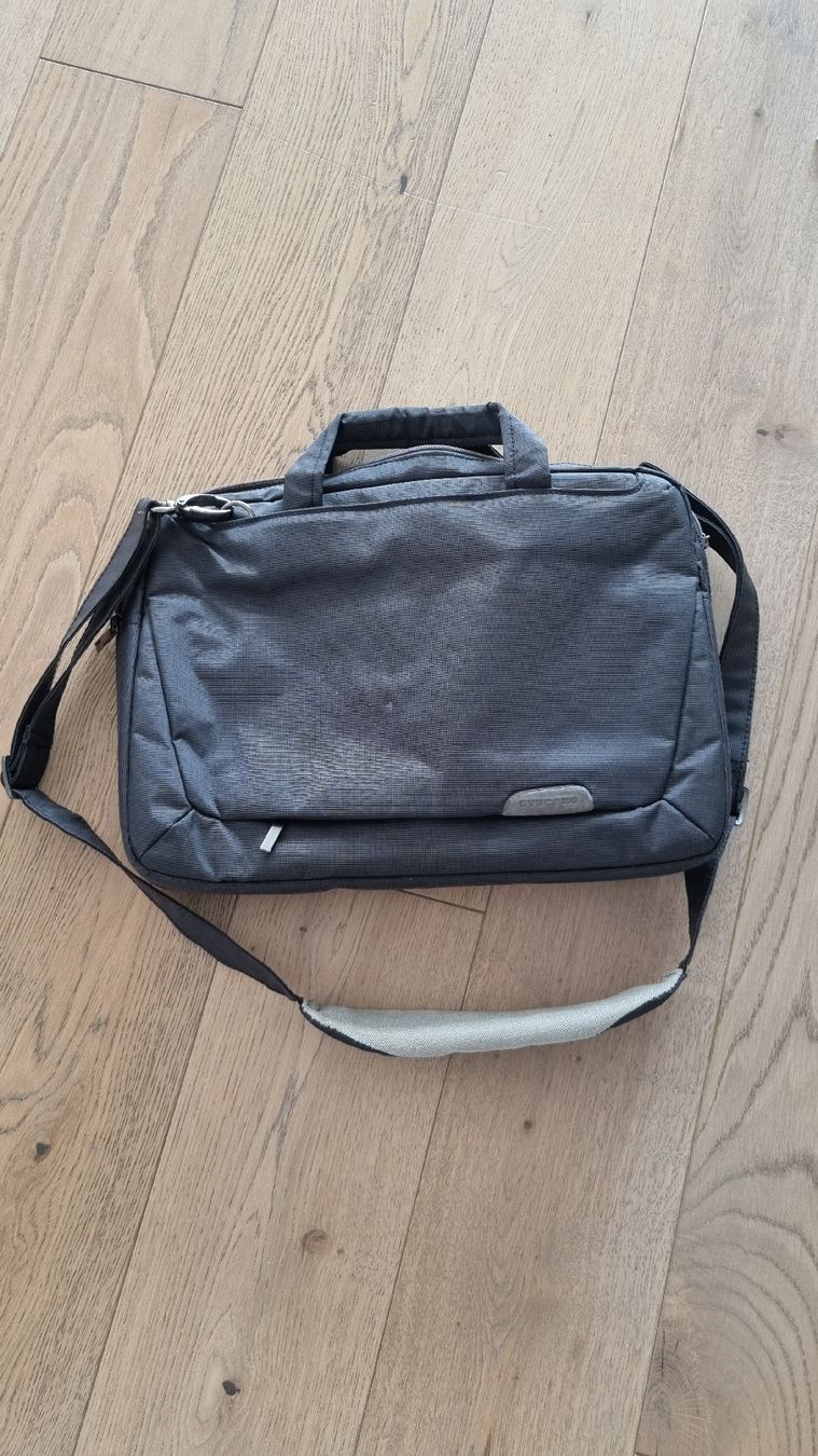 Valigie & Borse: Tucano WorkOut Laptoptasche Anti-Slip System – Usato da Oberarth venduto da ArinaV