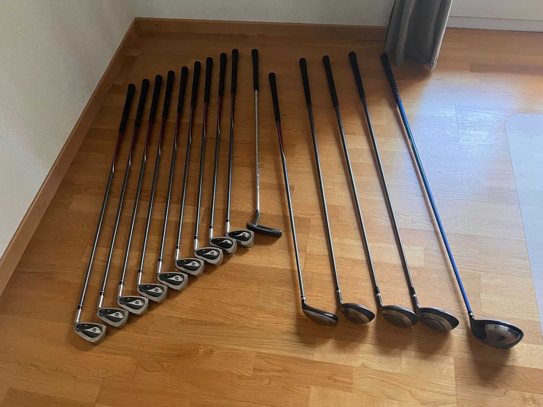 Wilson Mazze & Set: Sac de golf Wilson Staff complet et accessoires – Usato da Sion venduto da crm_f5f9 4