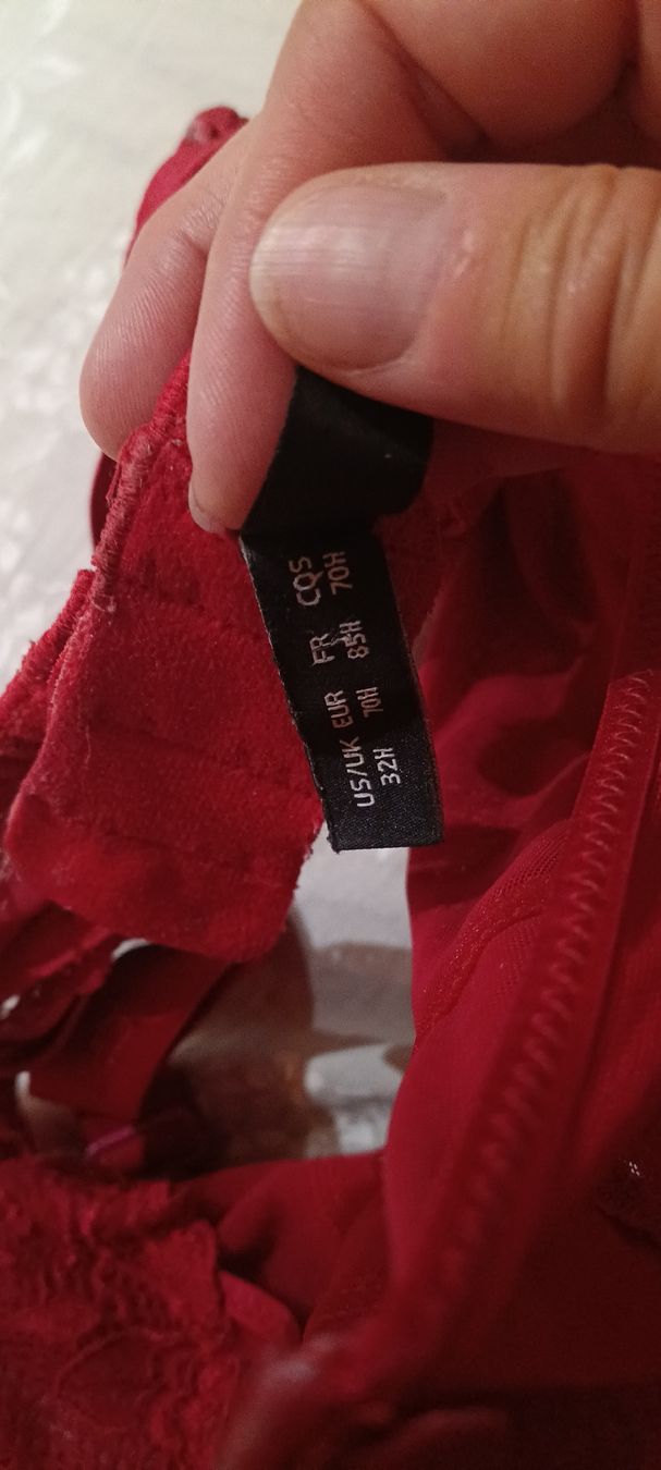 Altra biancheria intima: Britney Spears Pure Red Lace Bra 70H  – Nuovo (secondo la descrizione) da Zürich venduto da cat_9cvz 5