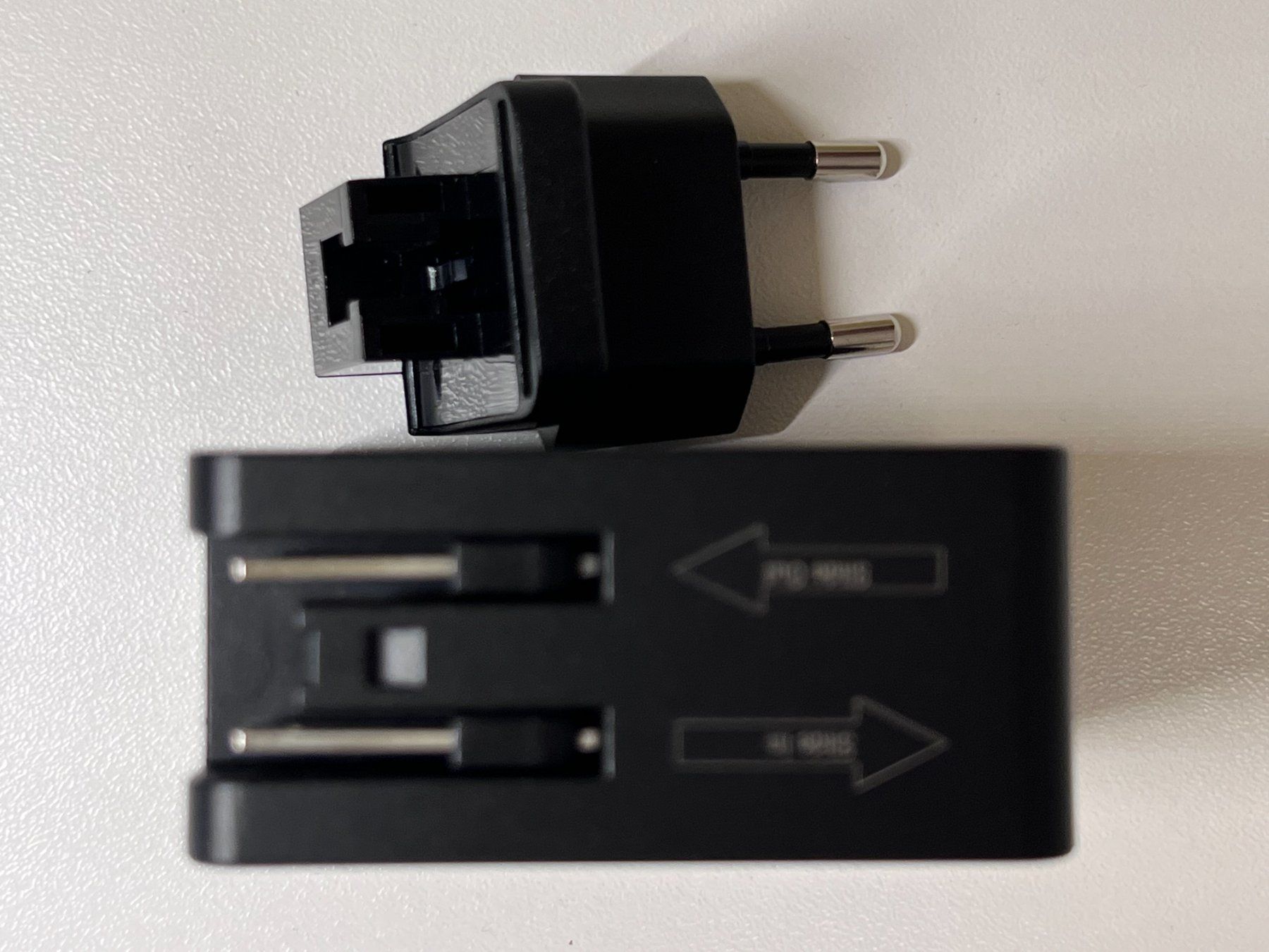 Caricabatterie: USB-C Charger Inkl. USA+GB-Adapter – Usato da Unterengstringen venduto da hausraus 2