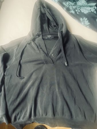OYSHO Kapuzenpullover, Grösse S feiner Stoff