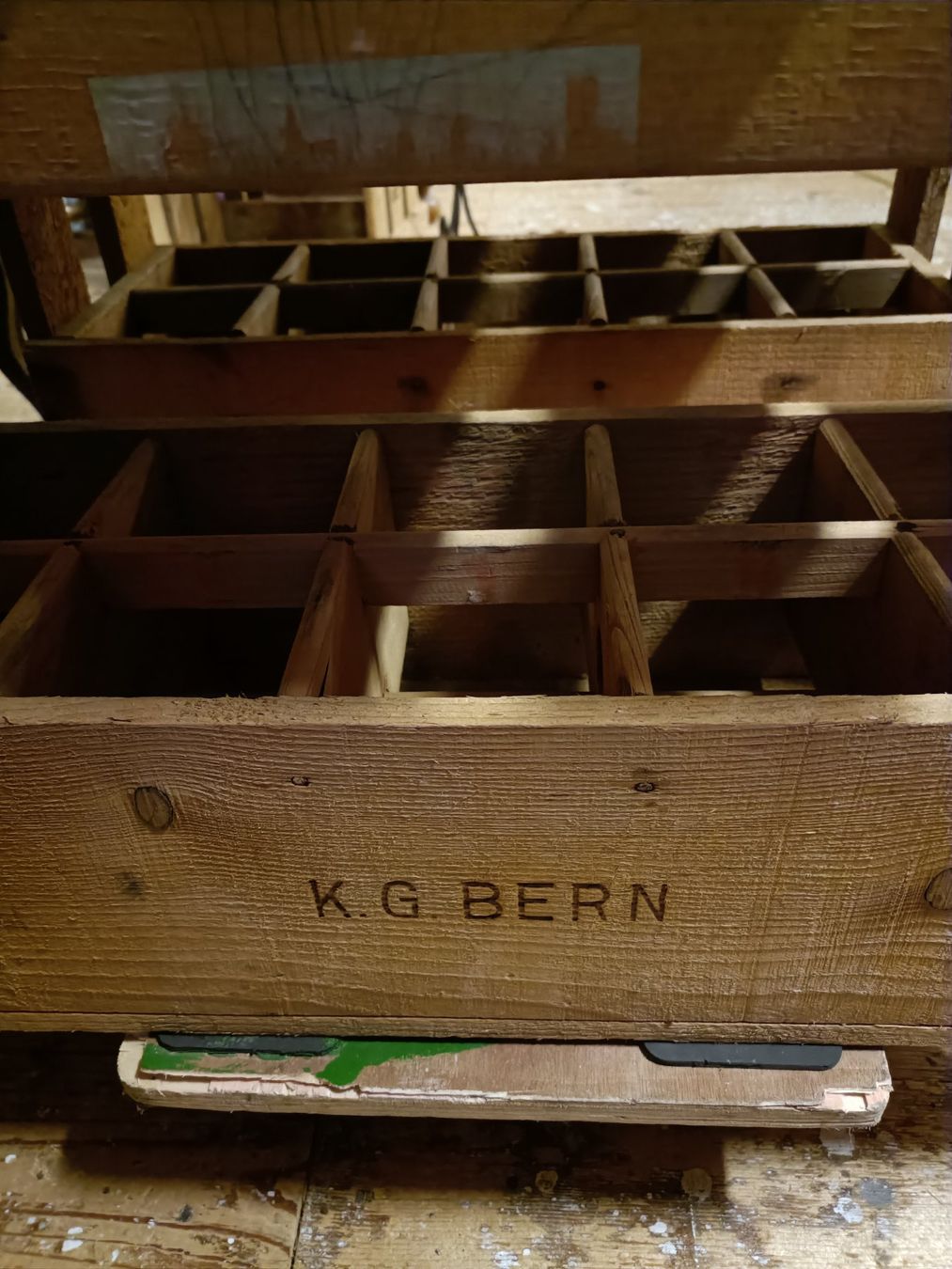 Articoli in legno: Flaschenträger – Usato da Köniz venduto da Brockenreich 1