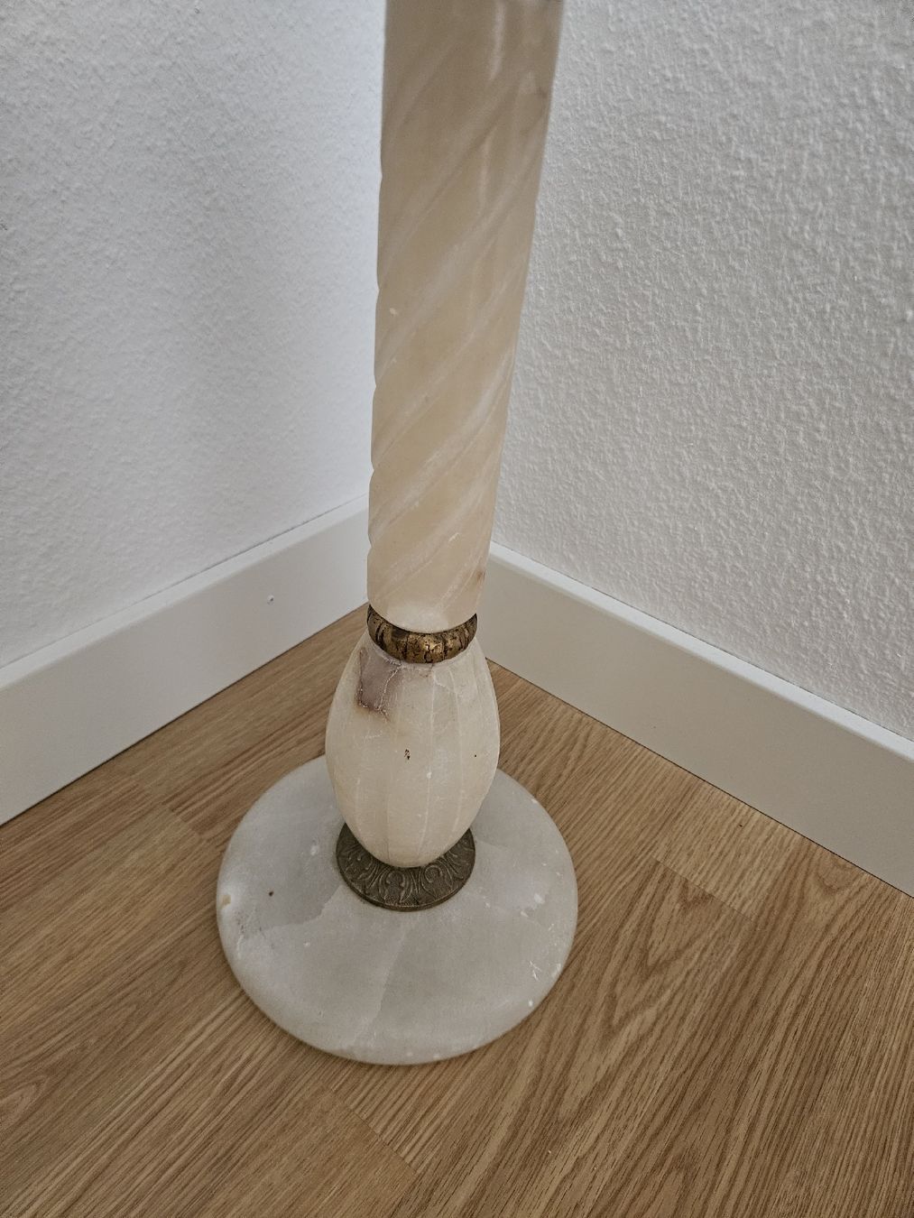 Tables: Säule Couchtisch Vintage – D'occasion à Rickenbach b. Wil par pookie 3