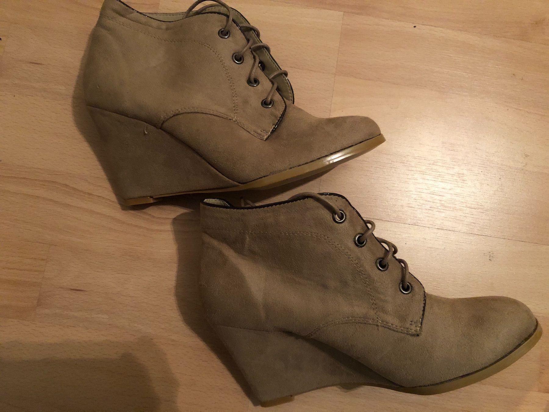 Scarpe da donna: Stiefeletten. Neu. Grösse 39. – Nuovo e nell'imballaggio originale da Wald ZH venduto da mlnt 1
