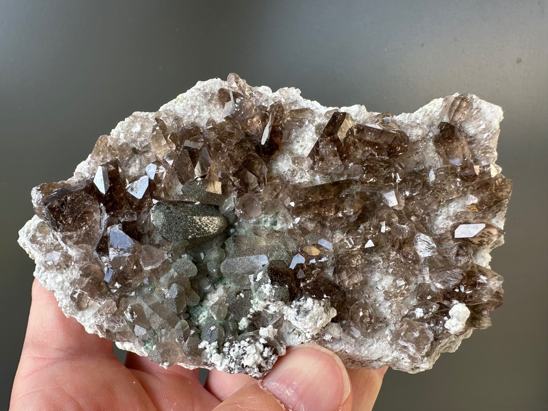 Minerali & Pietre curative: Rauchquarz Val Cavardiras – Usato da Oberuzwil venduto da Crystall0 4