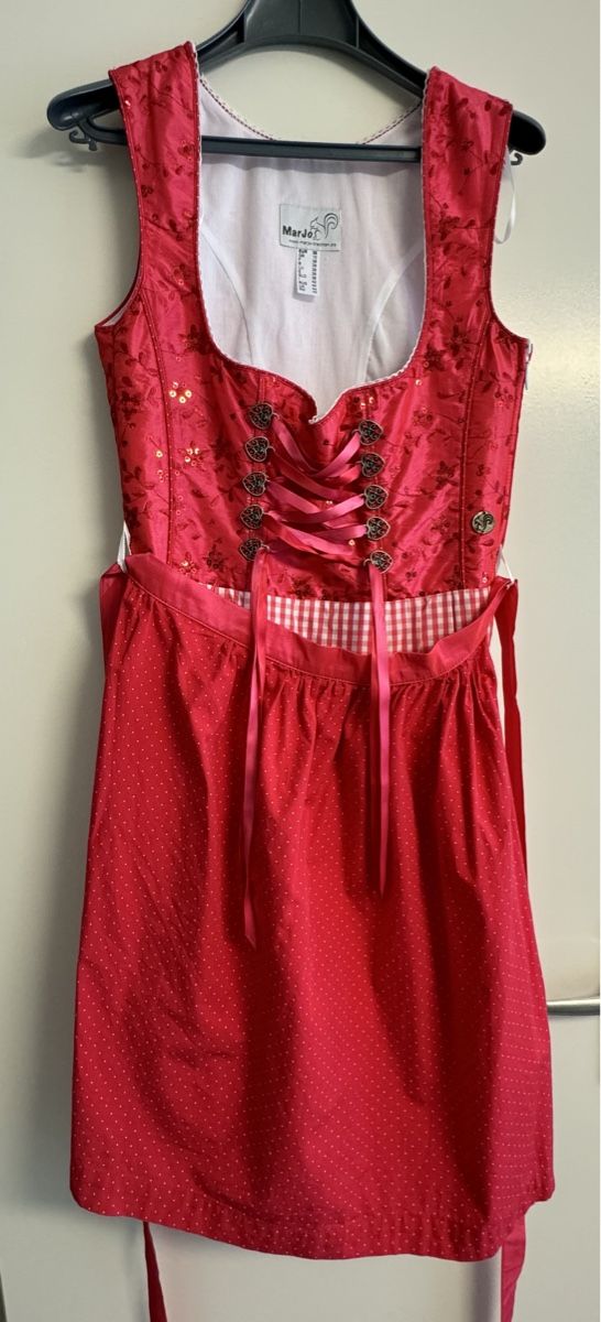 Costumi: Dirndl rot Gr. 36 – Usato da Uznach venduto da Martina191185