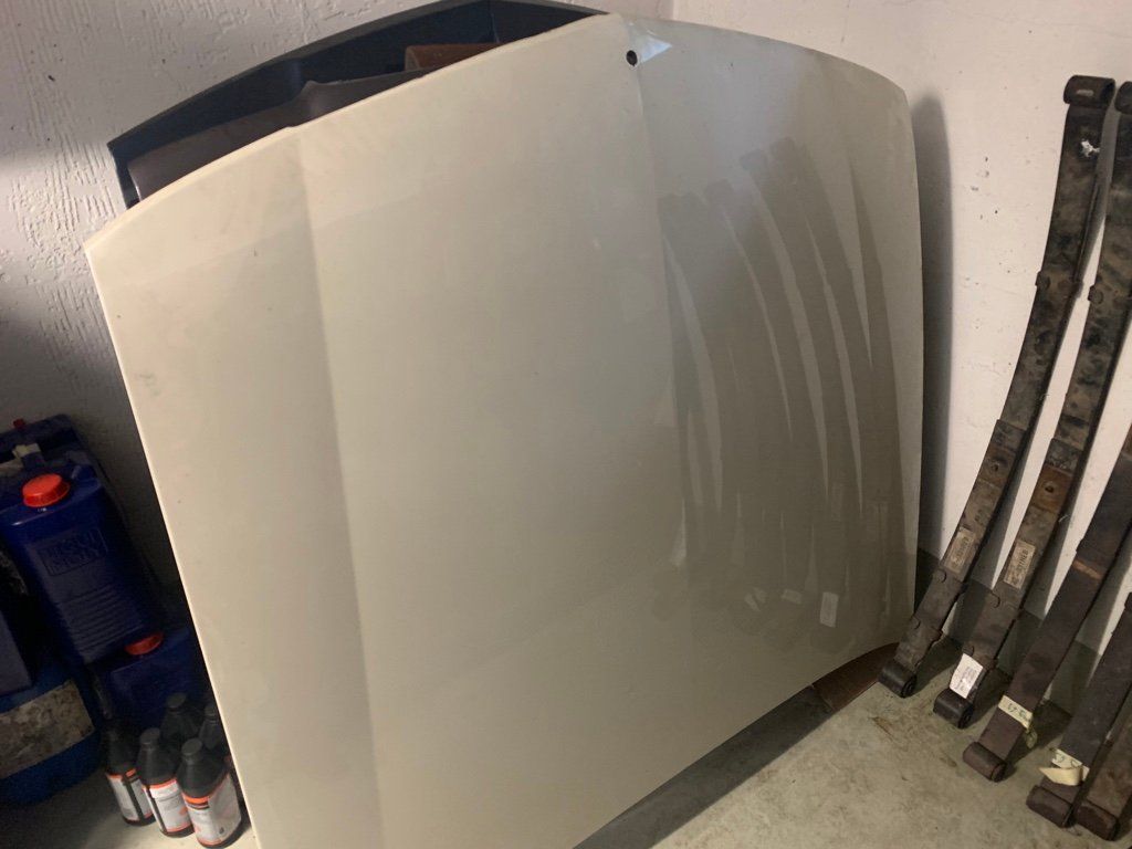 Cadillac Tutti pezzi di ricambio auto: Motorhaube Cadillac Deville 94 – 96 – Usato da Stetten AG venduto da klappag