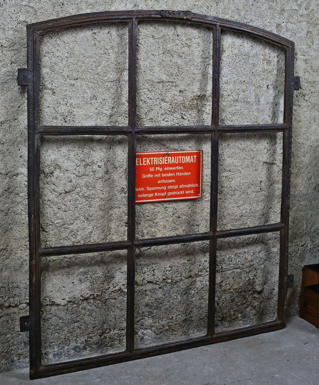 Fenster: grösseres Gusseisenfenster, Eisenfenster – Gebraucht aus Birrwil von brandschatz_birrwil 1