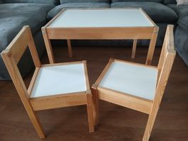 Kindertisch mit Stühlen von IKEA