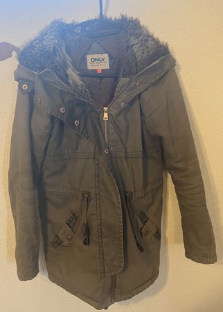 Winterjacke Only oliv Grösse S 