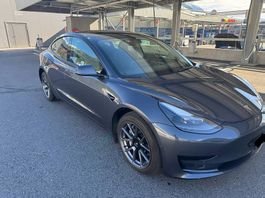 Tesla Model 3 RWD