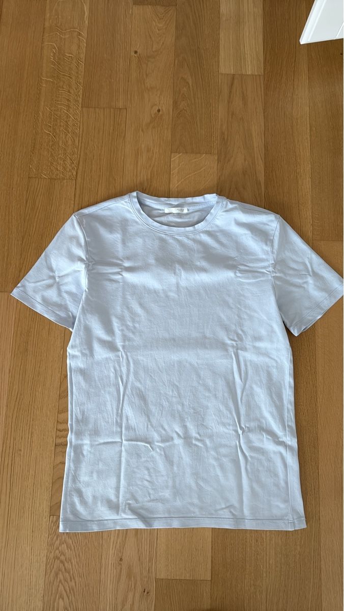 Zara T-Shirts: Hellblaues Basic T-Shirt, Grösse M, ZARA – Gebraucht aus Ebikon von lop_jbb6