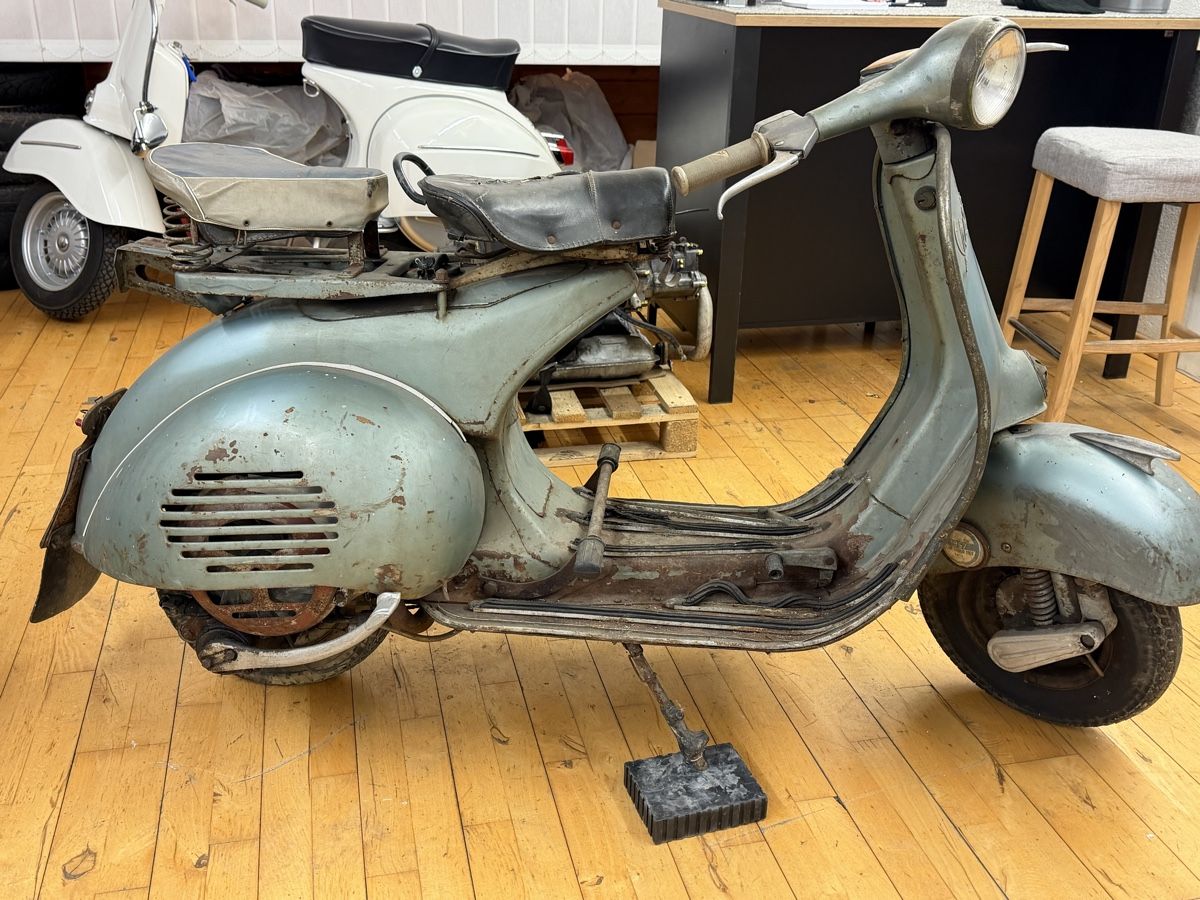 Vespa Scooters: Piaggio Vespa VB1 O’Lack 1957 – Defekt aus Rheineck von Vespamania 1