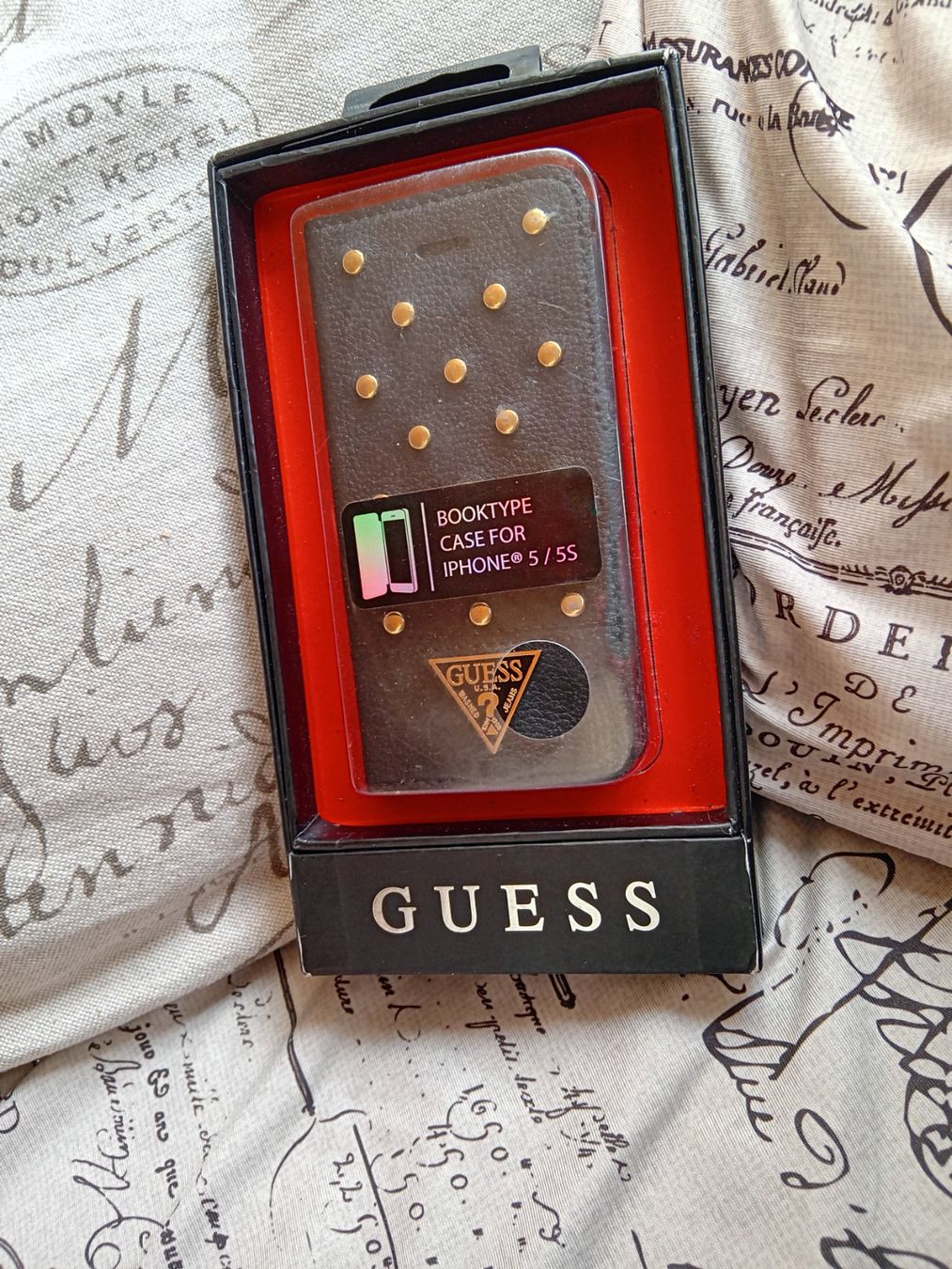 Apple Handys / Smartphones: Guess Bookstyle Case iPhone 5 / 5S Neuwertig – Neu und originalverpackt aus Rüthi (Rheintal) von titlis07