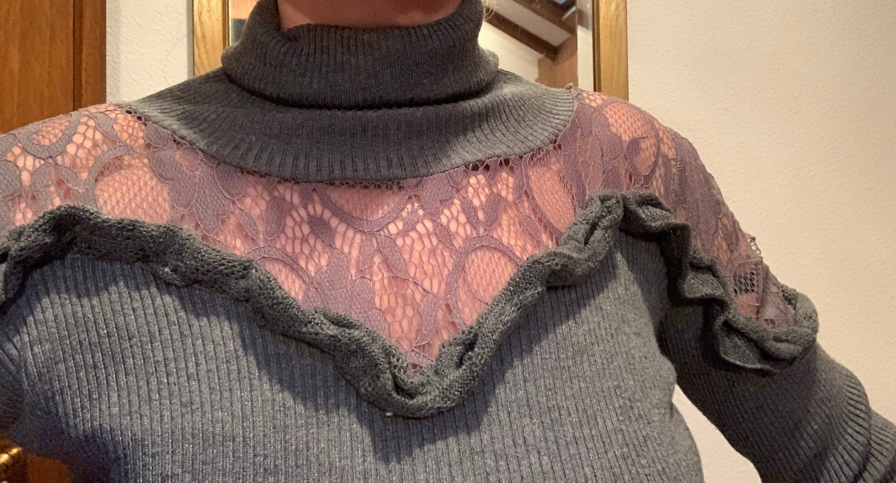Maglioni & Felpe: Reizvoller schicker Pullover mit Spitze und Rollkragen – Nuovo (secondo la descrizione) da Wangen ZH venduto da olivia20 3