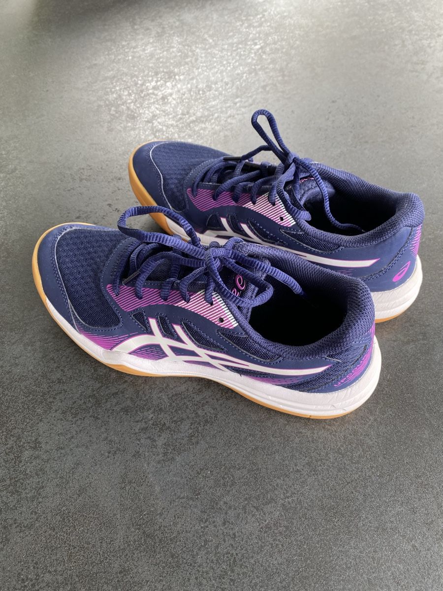 Asics Chaussures filles: Asics Hallenturnschuhe Gr 36.5 – D'occasion à Uster par HerBenz