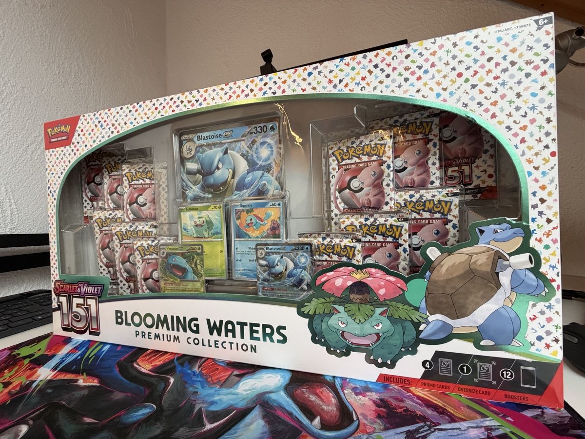 Pokémon Carte collezionabili: Pokémon Blooming Waters Premium Collection Box EN – Nuovo e nell'imballaggio originale da Hagendorn venduto da Bluemechindli
