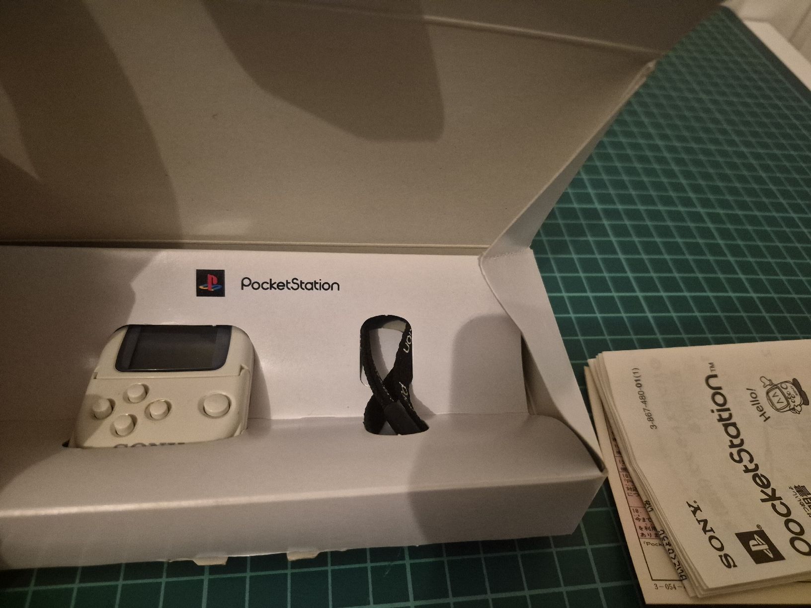 Sony Memory Units & Memory Cards: Sony PocketStation White - Rare! Memory card PS2 – Gebraucht aus Meyrin von Retro-GZ 1