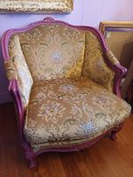 Antiker Sessel, Holz (upcycling), goldener Stoff