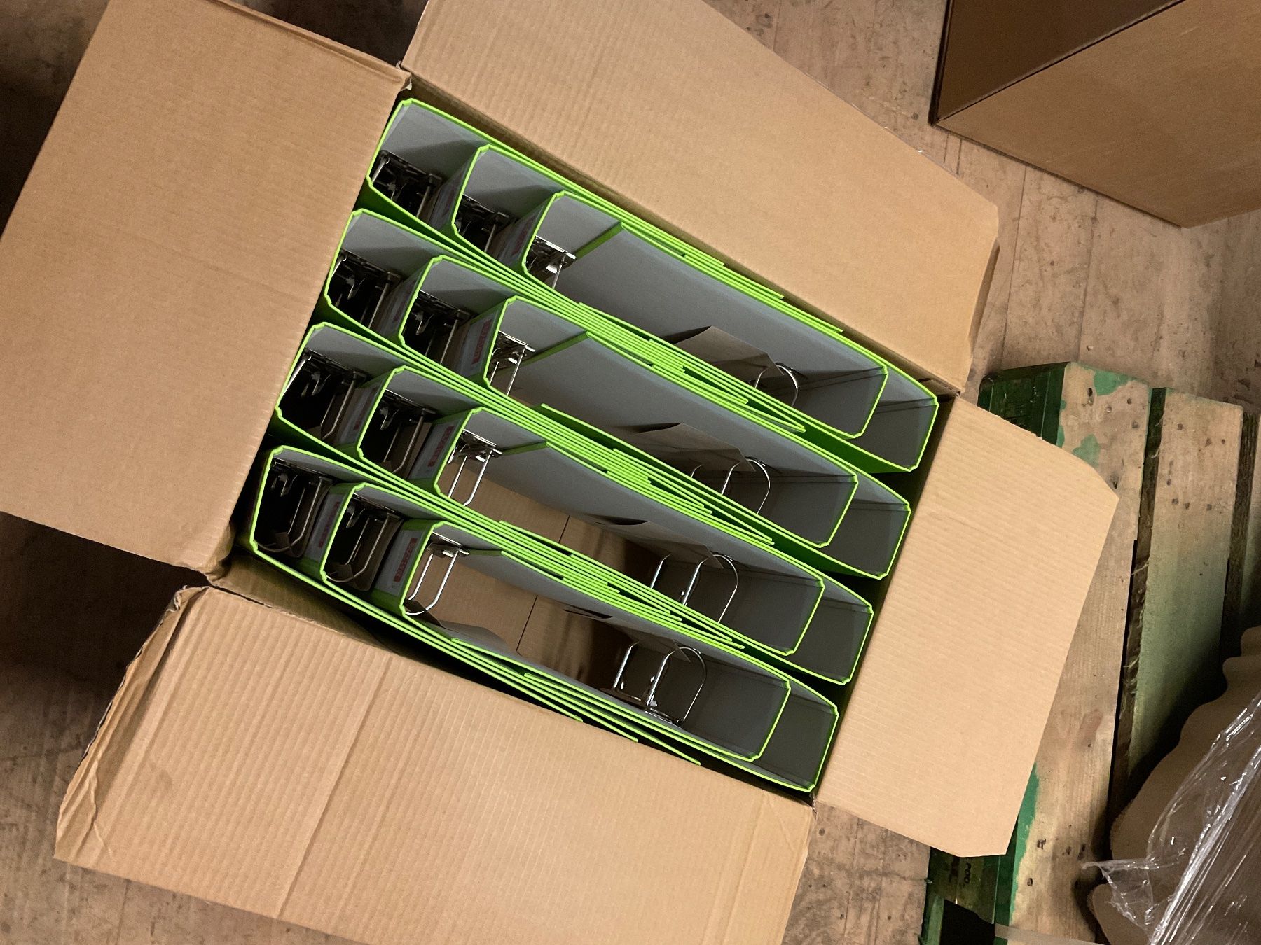 Raccoglitori: 80 neue A4 Ordner von Office World – Nuovo e nell'imballaggio originale da Bottmingen venduto da bj824