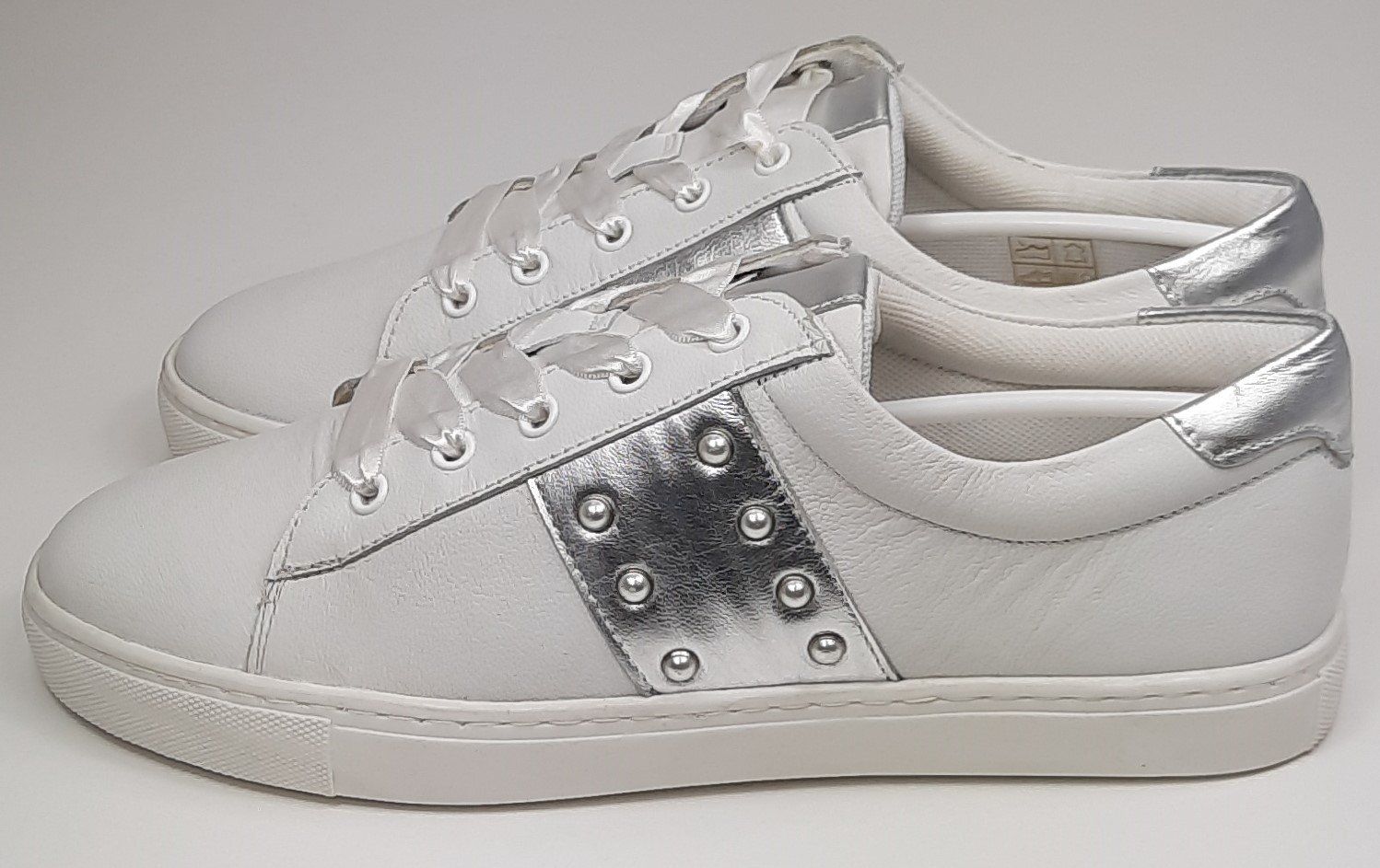 Lascana Damenschuhe: LASCANA Sneaker Schnürhalbschuh mit Perlen Gr. 37 – Neu und originalverpackt aus Seuzach von VT-Collections1 3