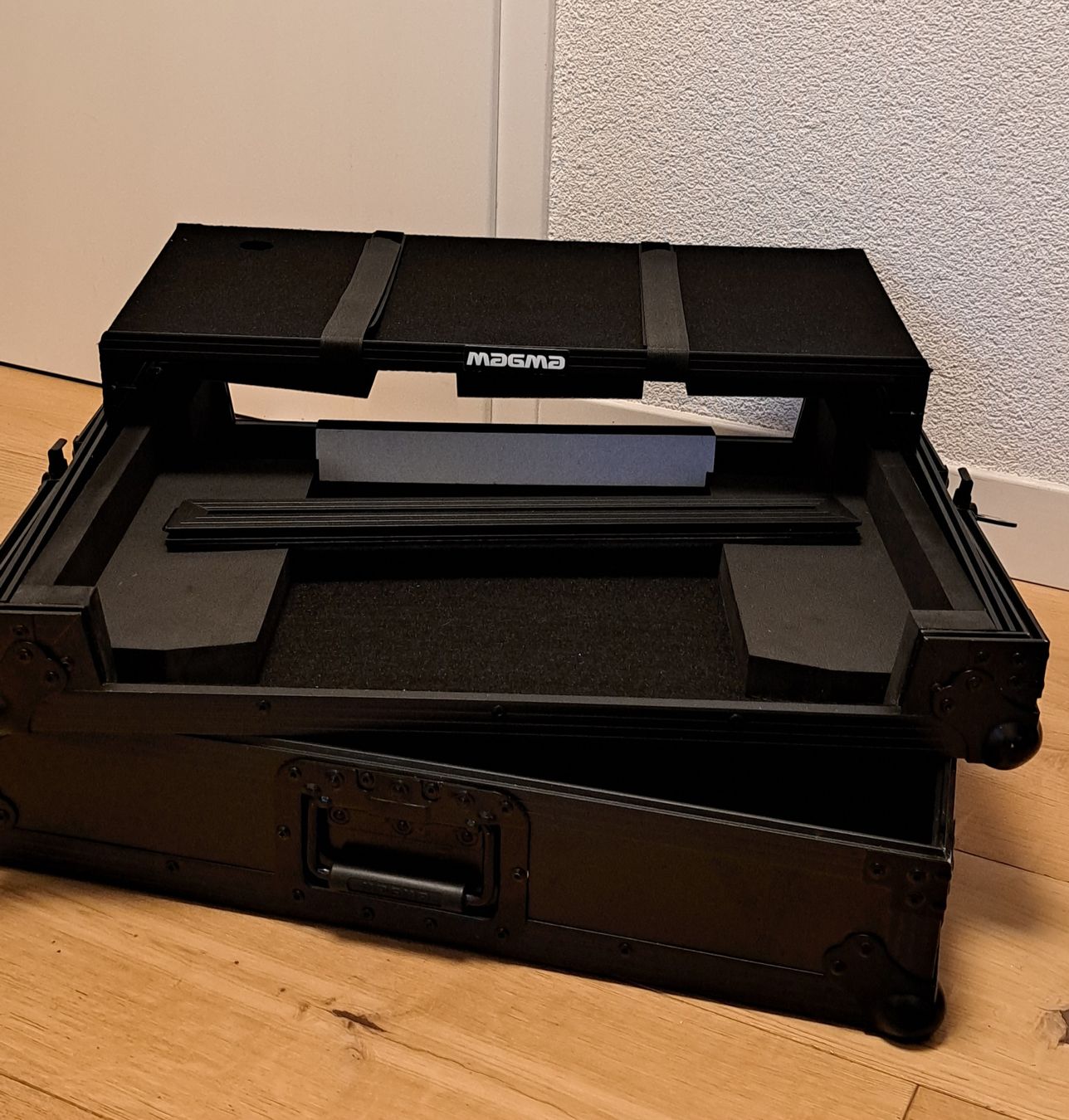 Valises & Sacs: DJ Flightcase - Magma Multi-format Workstation XL Plus Black – Neuf (Voir description) à Chêne-Bourg par tal_82t2 1