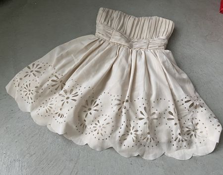 Zartrosa Cocktailkleid mit Cut-Out-Saum Grösse XS