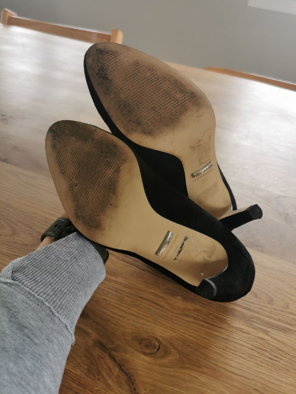 Scarpe da donna: Elegante Cate Gray Wildleder Pumps, Grösse 39 – Usato da Lommiswil venduto da jag_mrt9 2