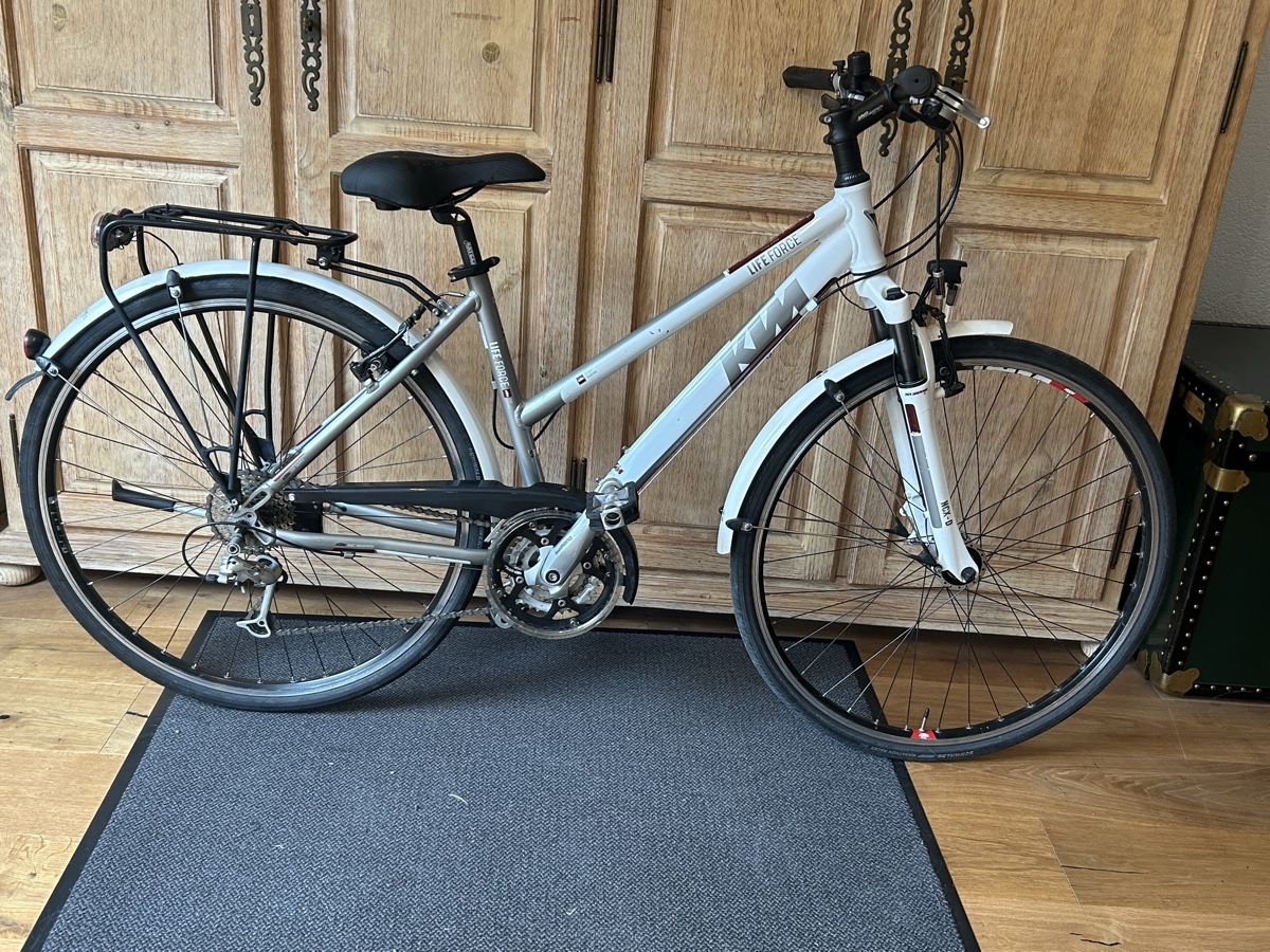 designer tent 16'x20' Alpha Pro Wall Design:Unifarben Electric Bike Aldi Cycle Mesh backing for bug Pressure Rating: 4060