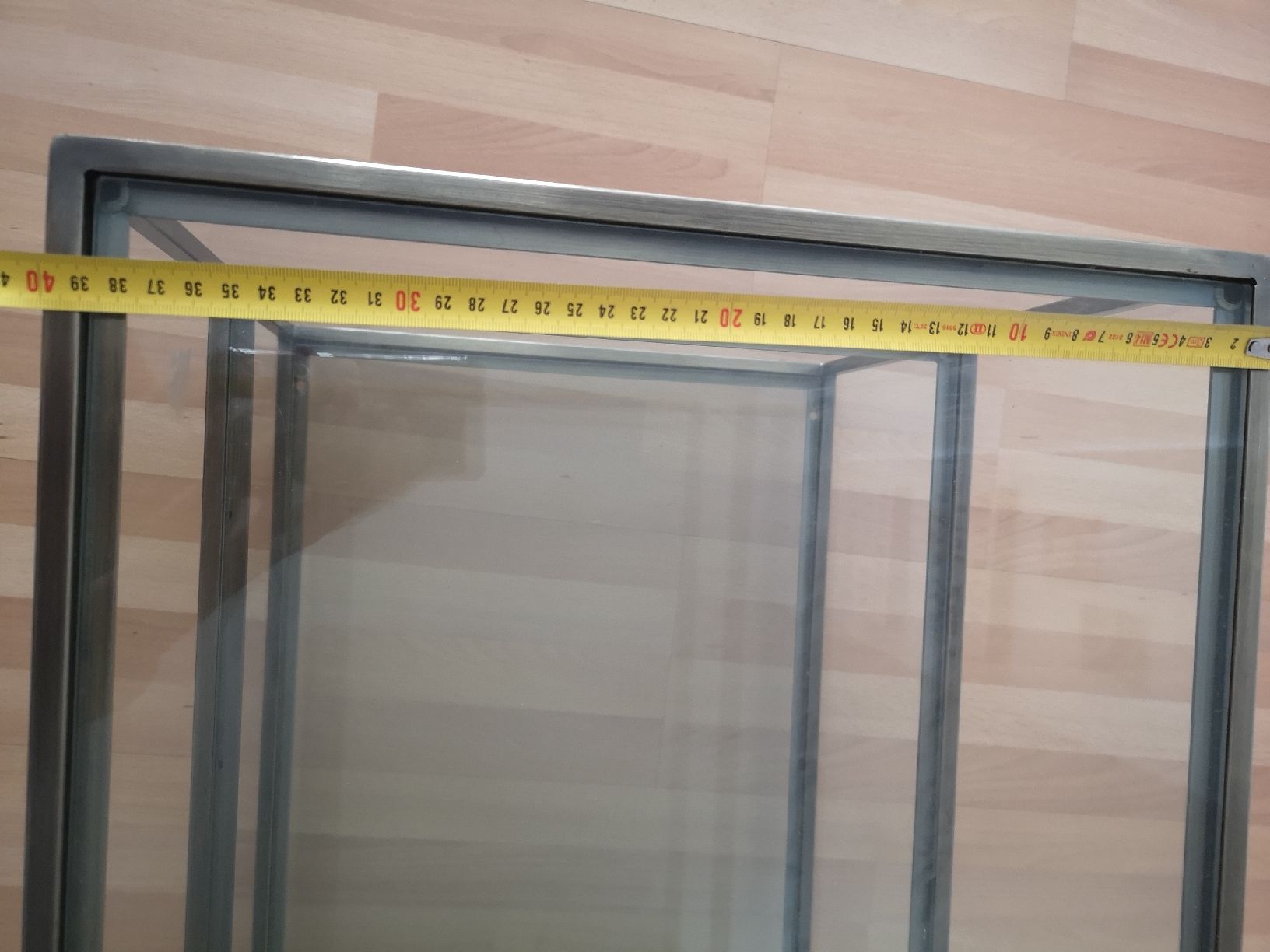 Mobili TV: Modern Glass & Metal Shelving Unit – Usato da Rolle venduto da Groovytrain 2