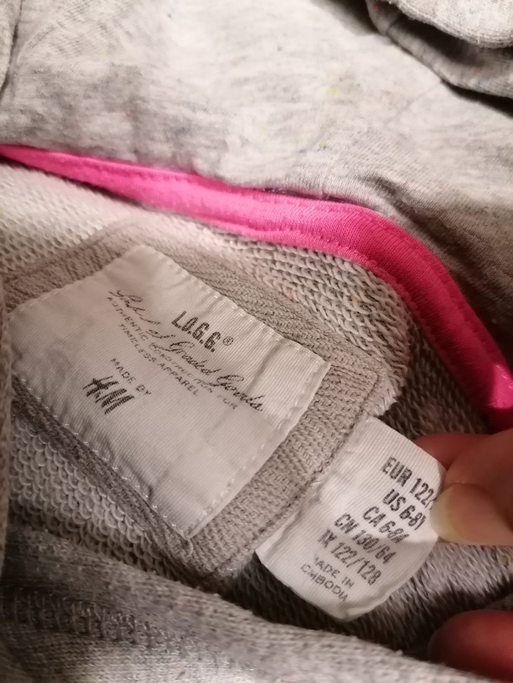 Maglioni & Felpe: Pullover mit Flecken zum Austragen Gr. 122 / 128 – Usato da Büttikon AG venduto da Amineah 3