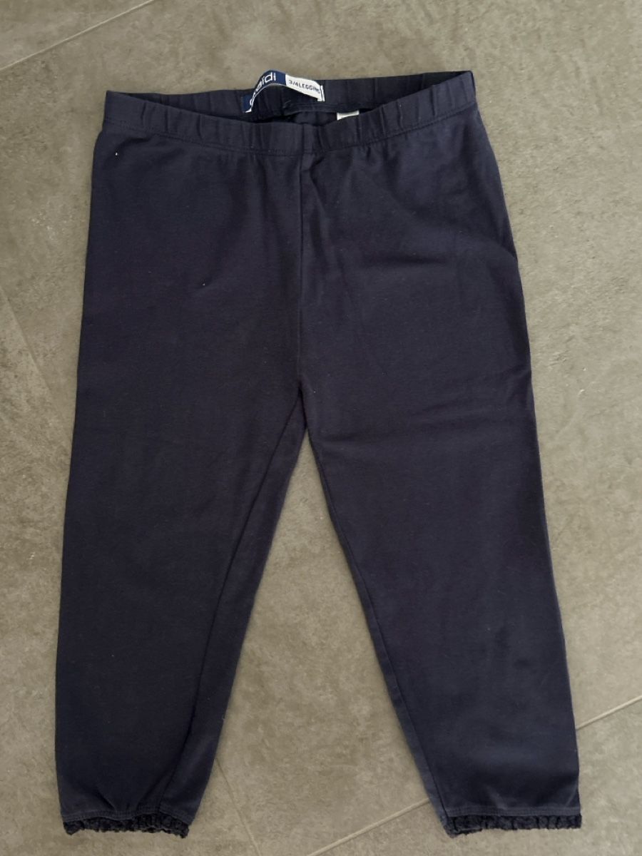 Collants: Leggings 3/4 Okaïdi 140 cm – D'occasion à Yens par Chriis