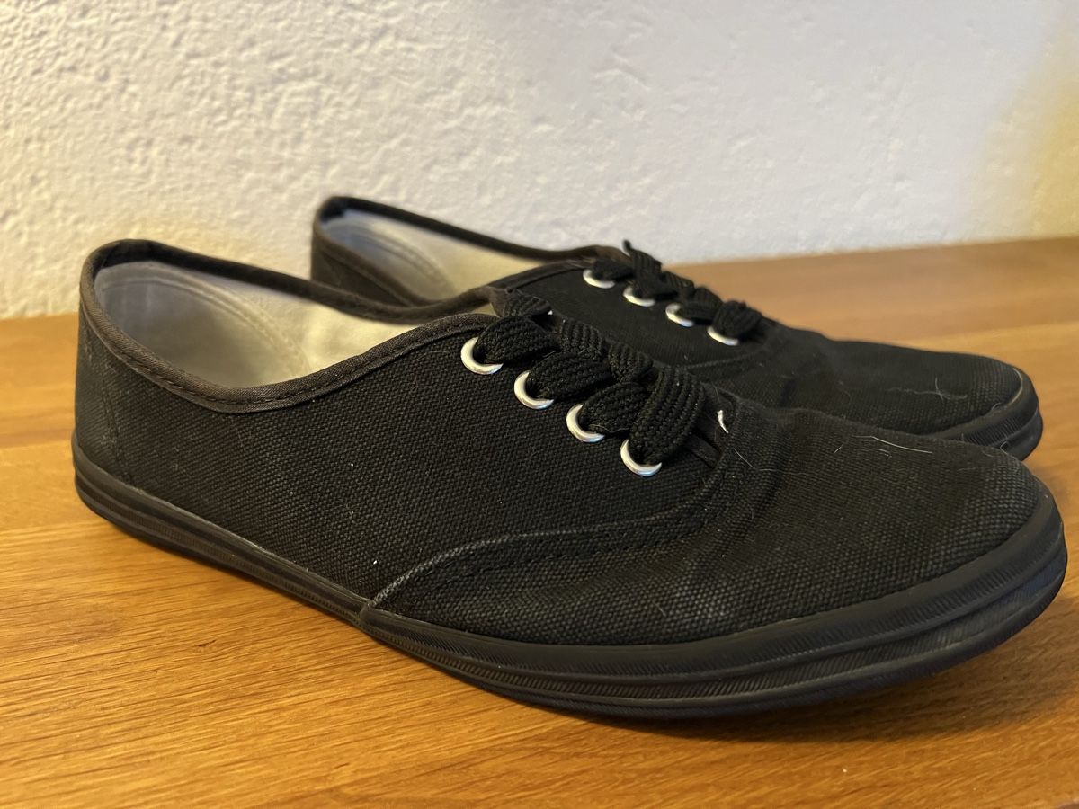 Damenschuhe: Schuhe Grösse 39 schwarz Canvas Damen – Gebraucht aus Chur von ZATO 1