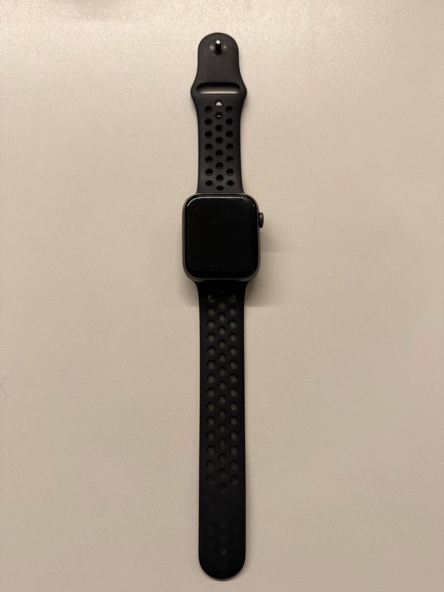 Apple Smartwatch: Apple Watch Series 5 - 44mm -Schwarz – Usato da Buchs SG venduto da Alpenseller 2
