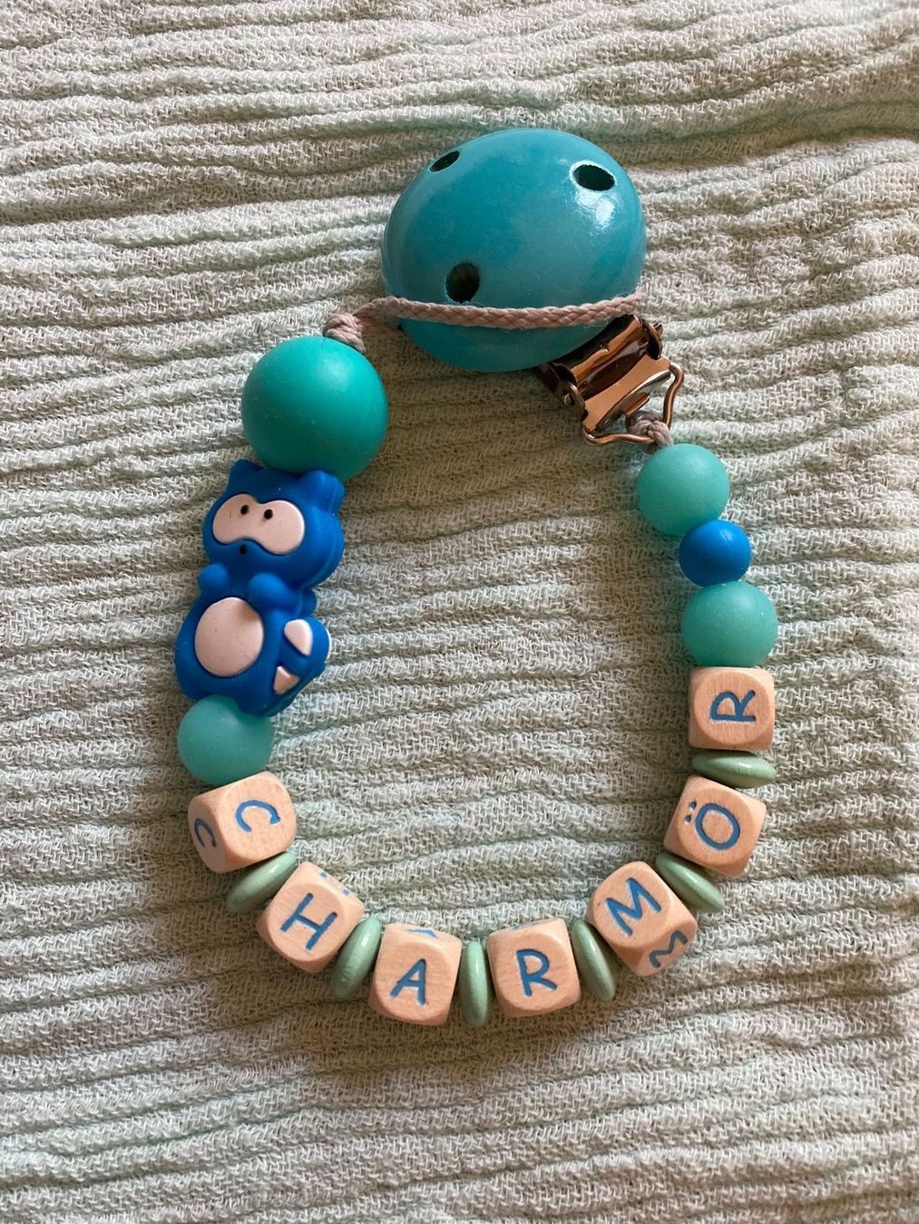 Succhiotti & catenelle porta ciuccio: Nuggikette CHARMÖR blau, Neu – Nuovo e nell'imballaggio originale da Emmenbrücke venduto da JJ_89