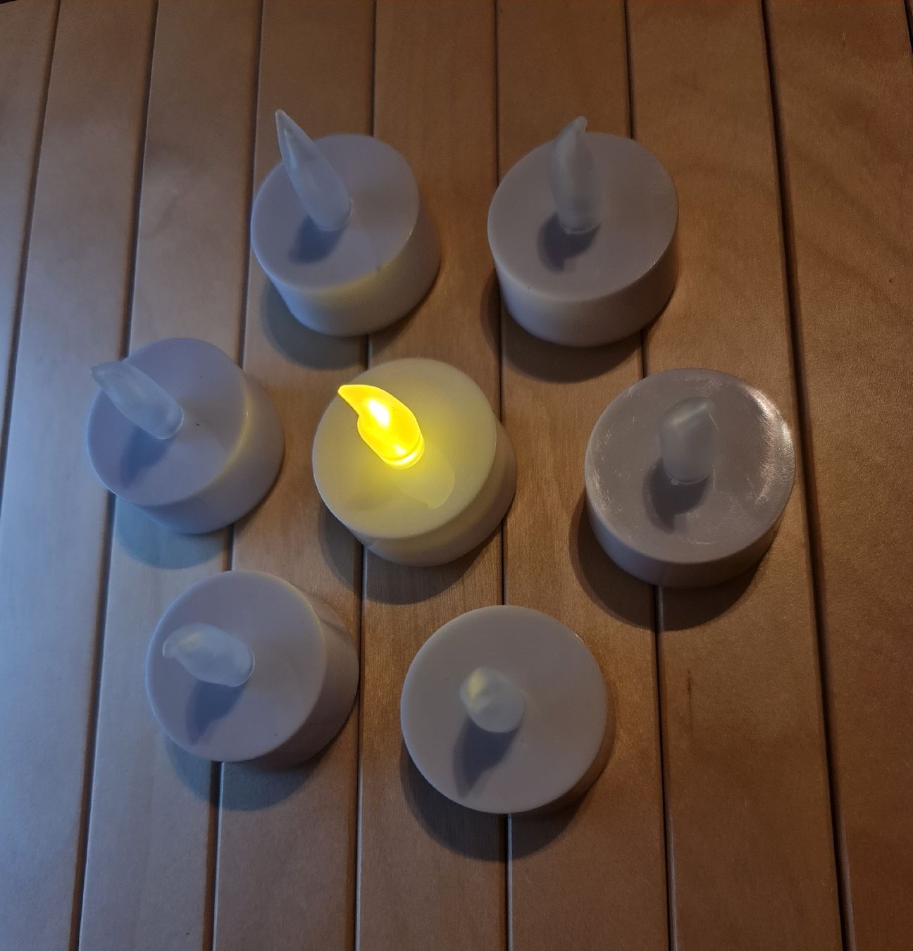 Candele: 7 LED-Teelichter, warmweisses Licht – Nuovo (secondo la descrizione) da Weier im Emmental venduto da tamarabichsel
