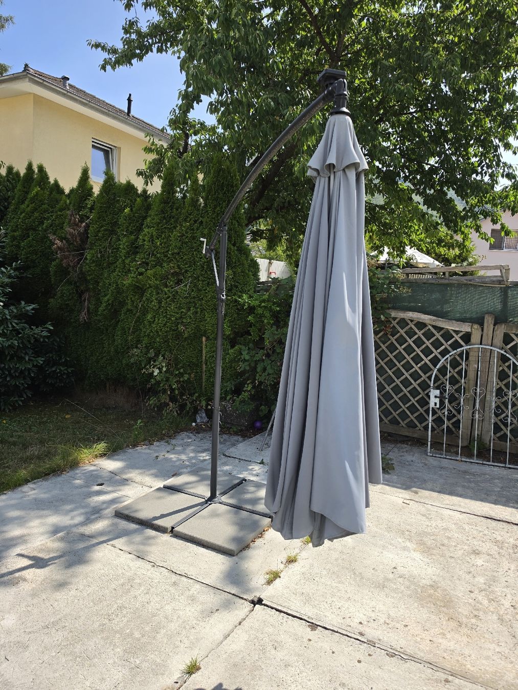 Gonser Ombrelloni: Sonnenschirm mit LED – Usato da Balsthal venduto da Nemesis85 2