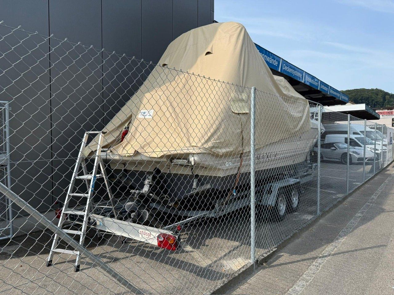 Maxum Boote: MAXUM 2500 SCR MOTORYACHT - HAFENPLATZ – Gebraucht aus Avenches von BOOTTRANSPORTE 2