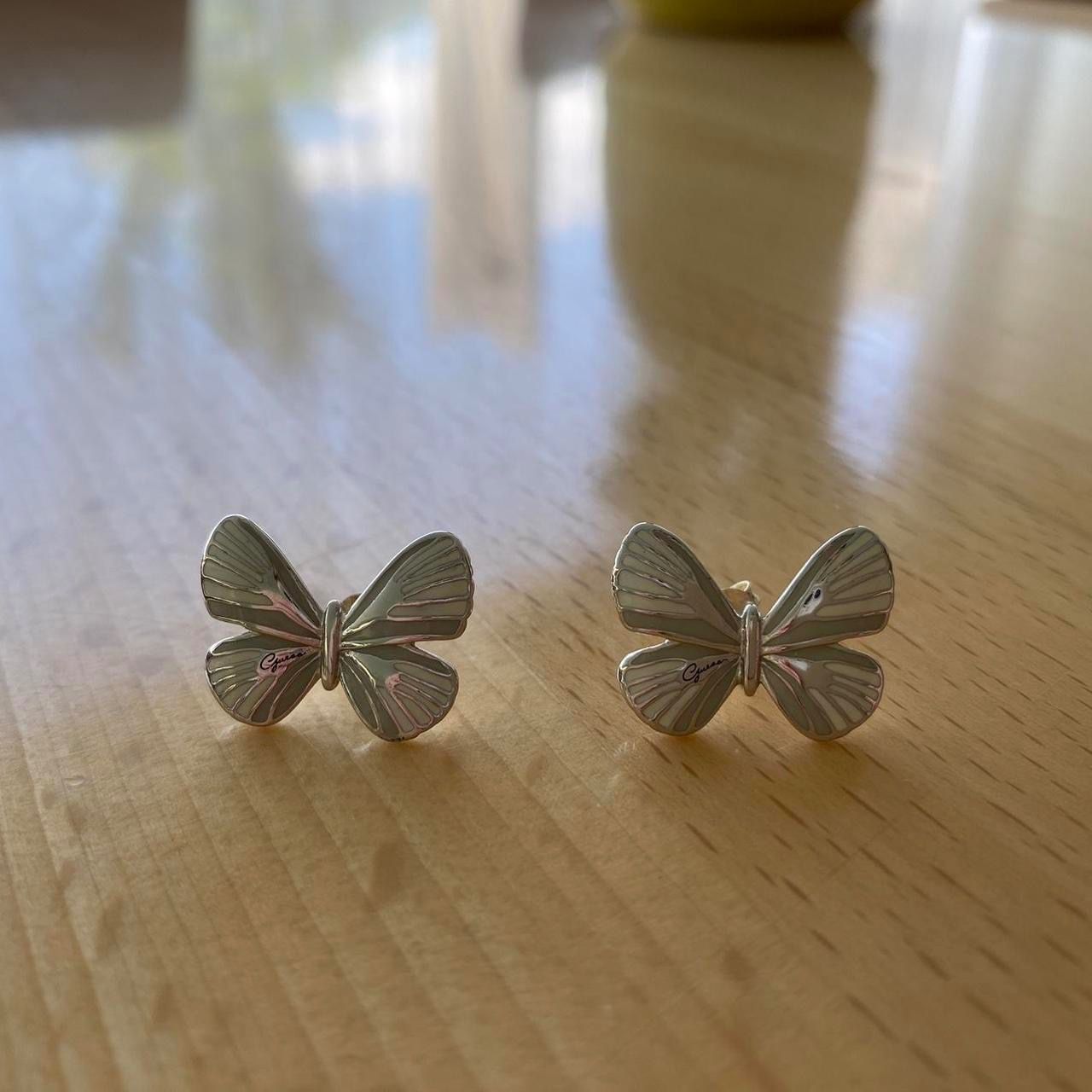 Guess Orecchini pendenti & Orecchini a lobo: Guess Butterfly Earrings (Studs) – Nuovo (secondo la descrizione) da Zug venduto da Lele0102