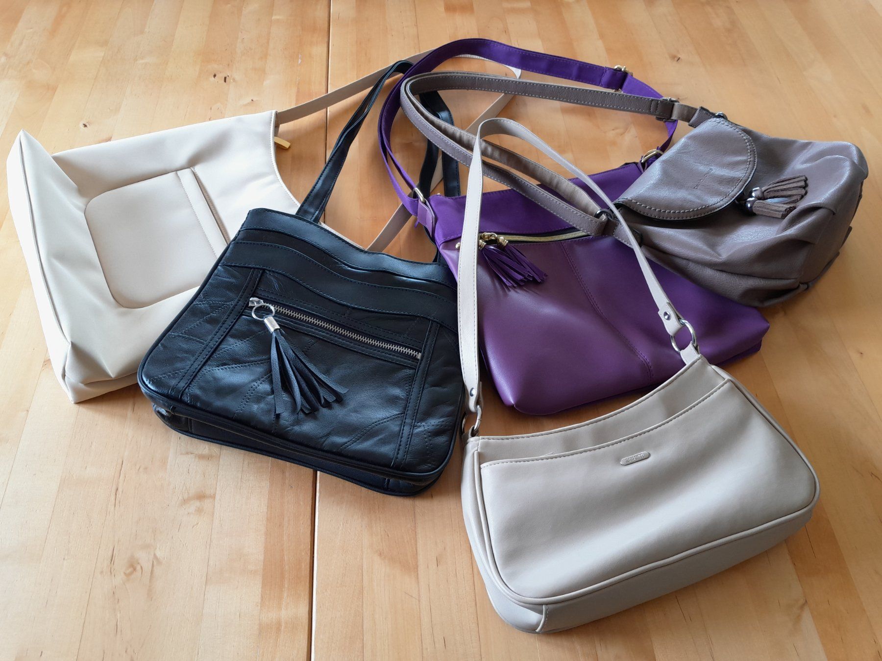 Borse da donna: Lot de 5 sacs à main comme neuf – Usato da Charmey (Gruyère) venduto da Laulau.sansan 1