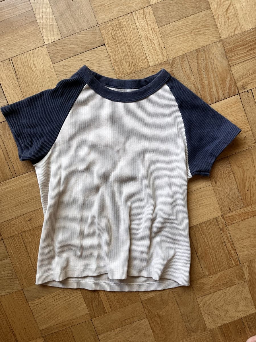Brandy Melville T-shirts: Brandy Melville Crop Top – D'occasion à Bern par ann1e