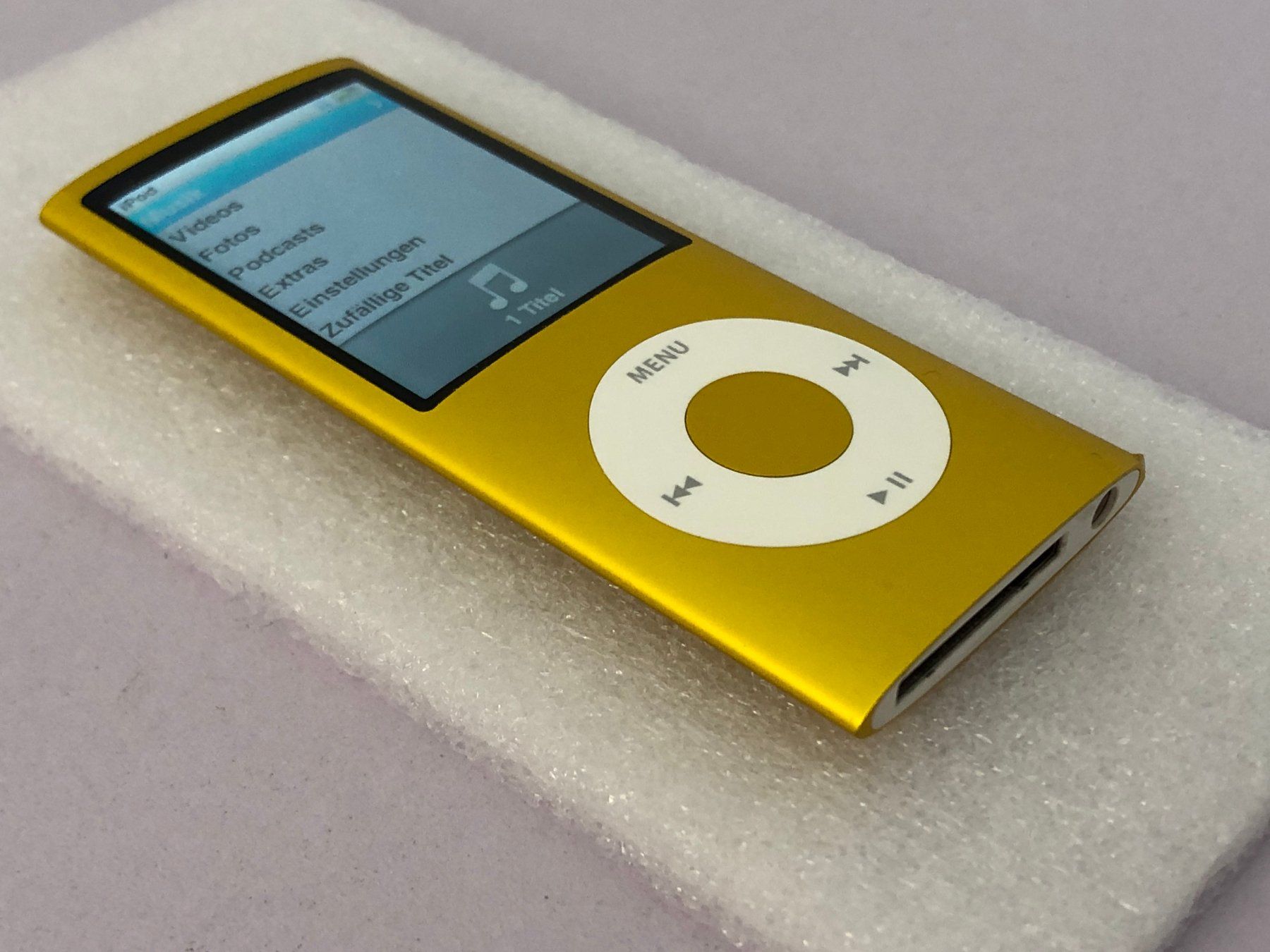 その他 iPod nano 16GB Gold Amazon.co.jp: M-Player Nano 16GB Gold 第8世代に対応 (最新、新品