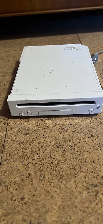 Console: WII mit Stromkabel und Adapter – Usato da Itingen venduto da Haefi 1
