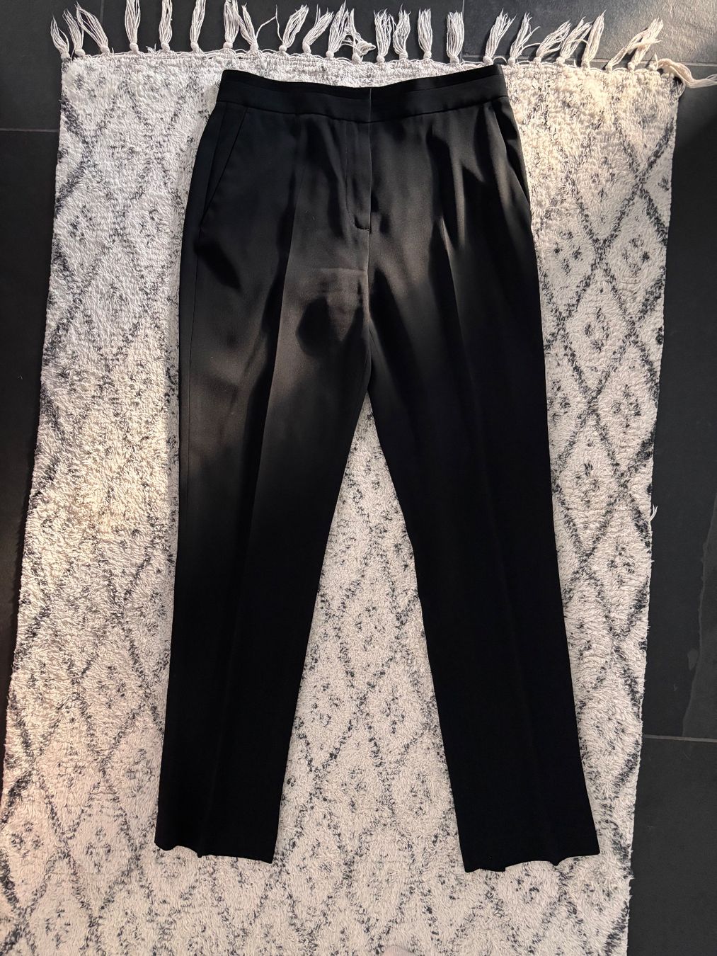 Pantaloni: Schöne schwarze Bundfaltenhose von rag & bone – Usato da Herrliberg venduto da Ernesto002