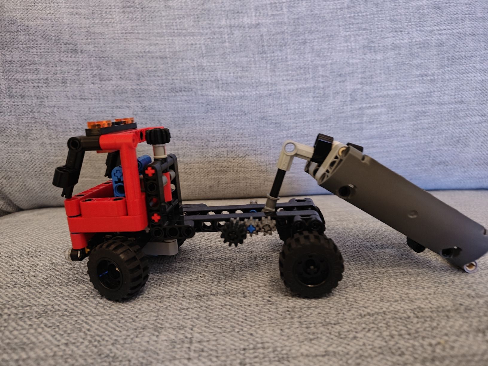 Lego Kit di costruzioni: Lego 42084 :Technic: Absetzkipper – Usato da Tuggen venduto da Basinger 1