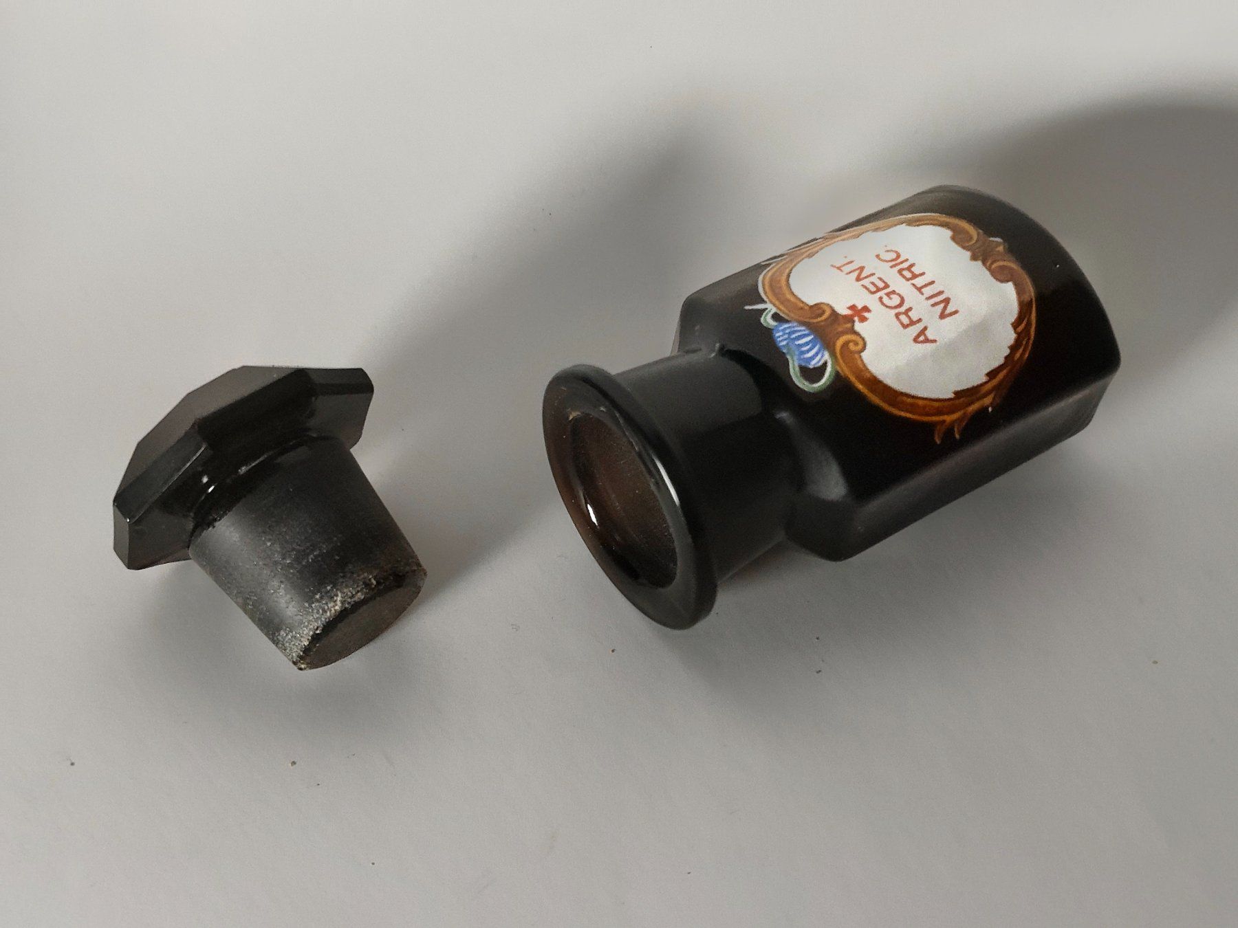 Accessori da laboratorio: Apothekerflasche ARGENT. NITRIC. Um 1900 8cm – Usato da Monthey venduto da 19_karen_84 2