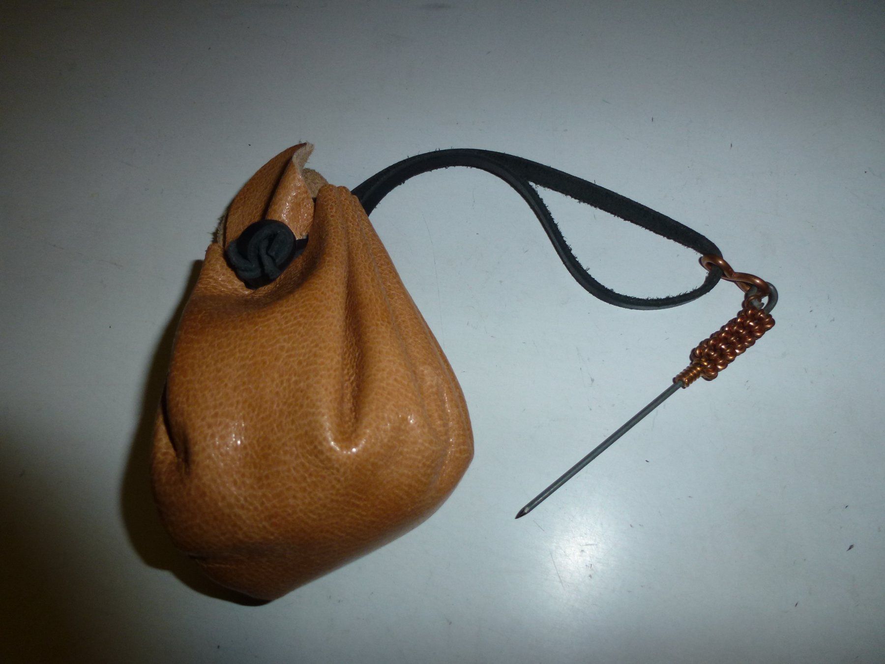 Pipe & Accessori: Tabaksack mit Pfeifengussler – Nuovo (secondo la descrizione) da Bürglen UR venduto da daisyxy5