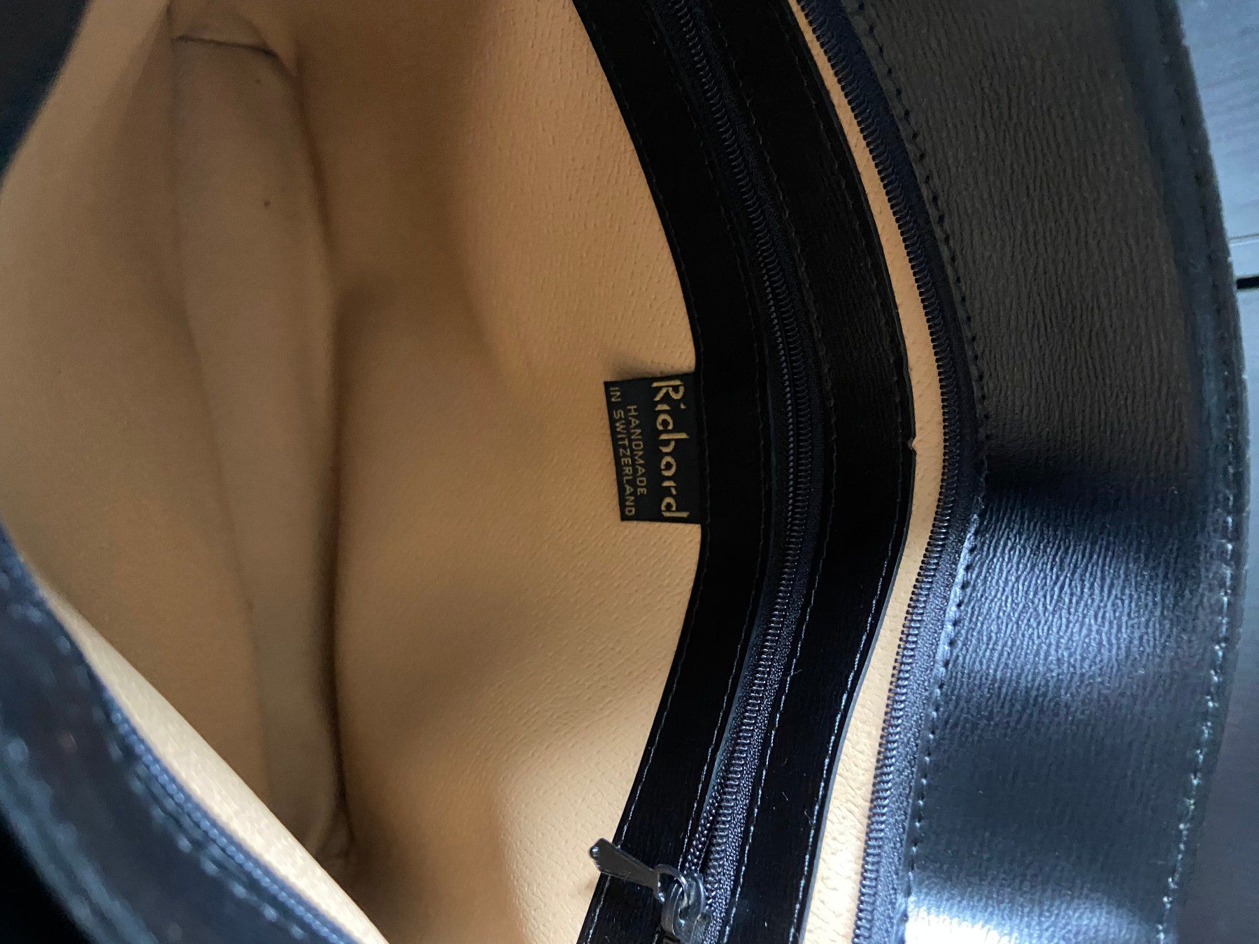 Taschen für Damen: Umhängetasche – Gebraucht aus Unterkulm von esco 3