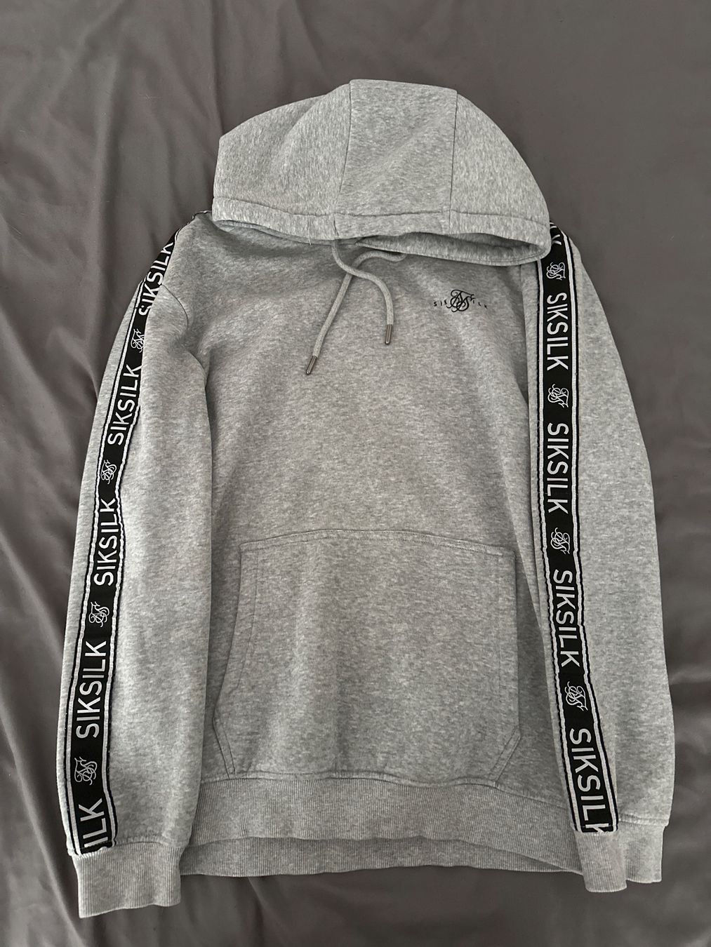 Siksilk Maglioni & Felpe: Kapuzenpullover SikSilk grau Grösse L – Usato da Ostermundigen venduto da POKESTOPCH