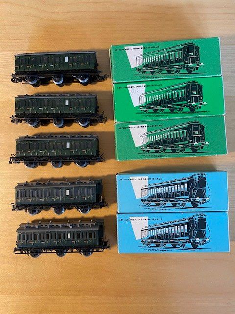 Märklin Modellini di ferrovie: Märklin 4004-4005 - 5 Abteilwagen – Usato da Adelboden venduto da diana_ch